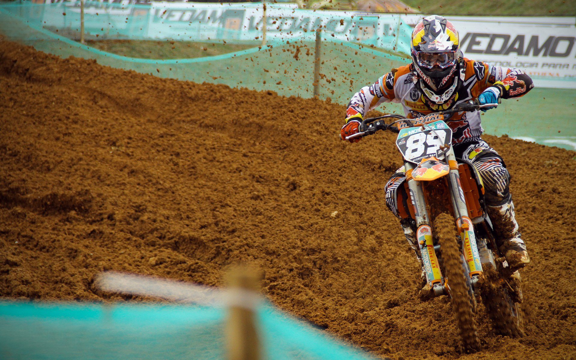 世界杯：巴西球迷桑巴舞与鼓点将每场比赛变成嘉年华